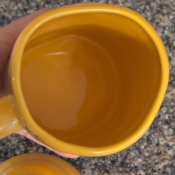 🆕 Rae Dunn Artisan Collection Busy Bee Yellow Mug with Lid- NWT - Picture 3 of 5